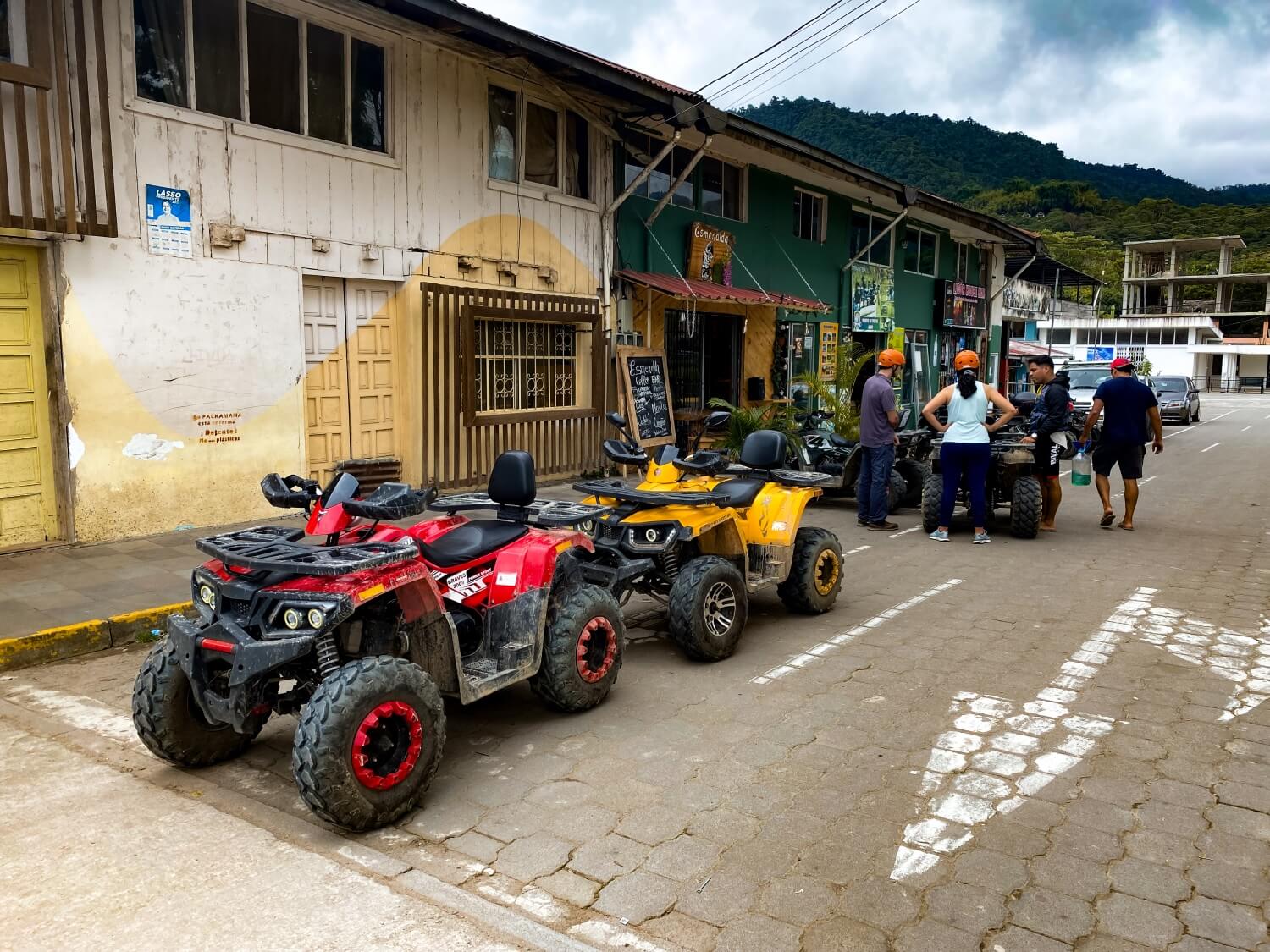 How To Visit Mindo Cloud Forest From Quito In Ecuador Kitti Around