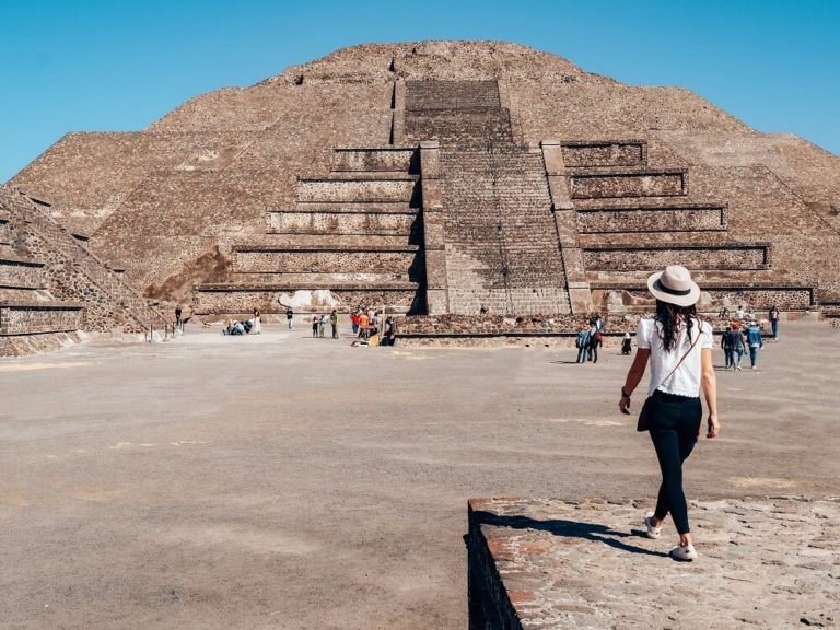 How to Visit the Teotihuacan Pyramids in Mexico City by Bus
