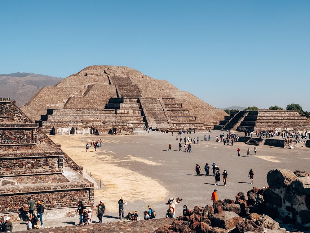 How to Visit the Teotihuacan Pyramids in Mexico City by Bus - Kitti Around  the World