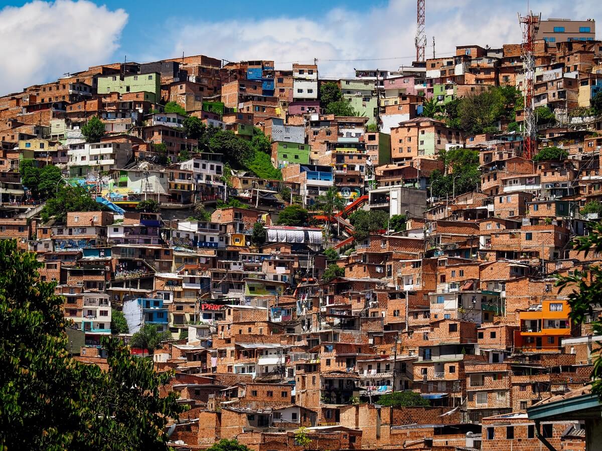 How to Visit Comuna 13 in Medellin, Colombia - Kitti Around the World