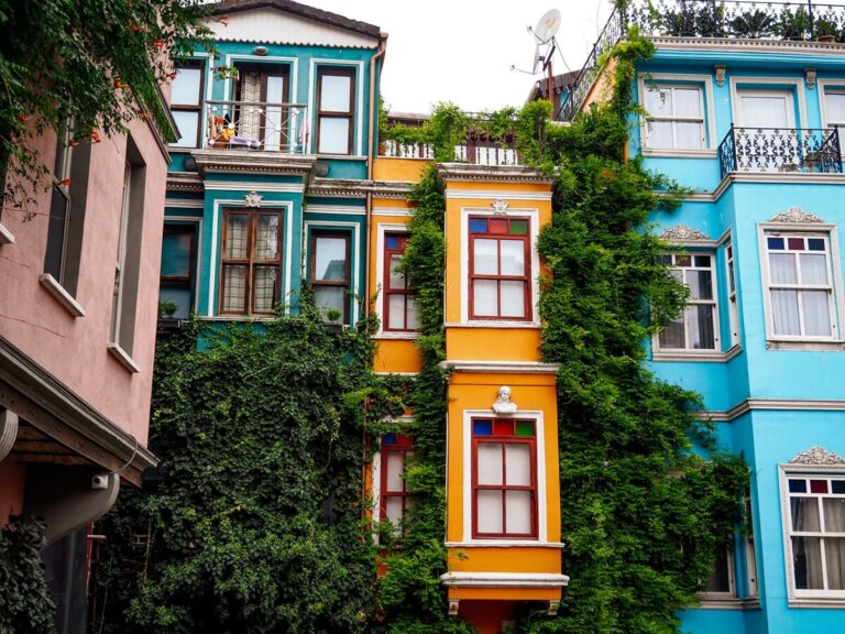 Things to Do in the Balat Neighbourhood of Istanbul, Türkiye