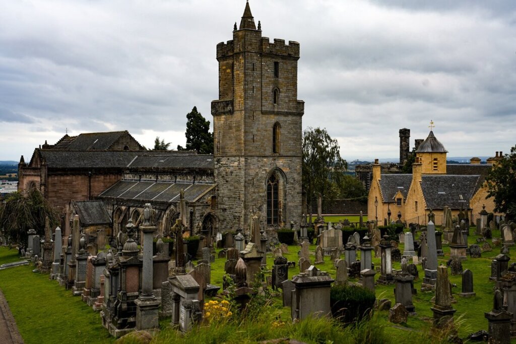 Cemetery in Stirling Scotland with a Church and headstones