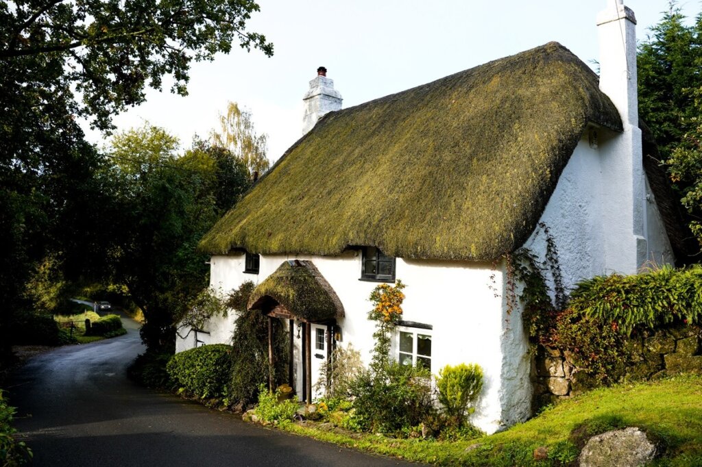 thatched cottage in Lustleigh in Dartmoor National Park