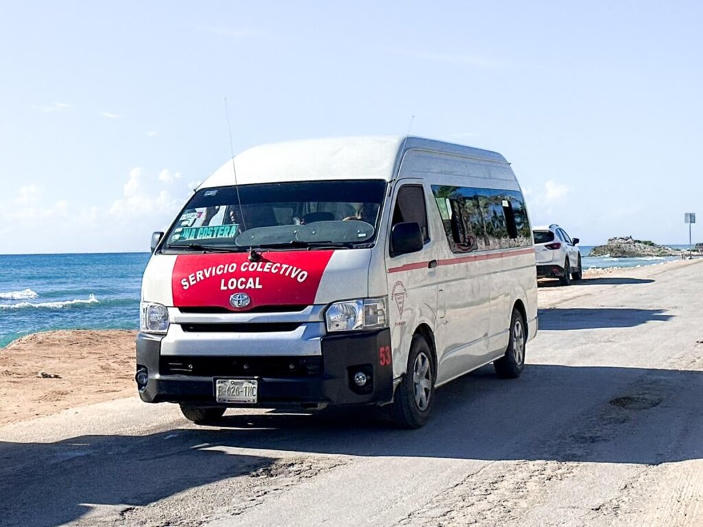 Colectivo mini van in Tulum